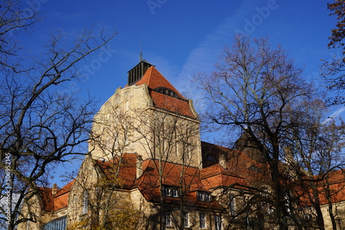 Die Jugendstil-Festhalle von Landau in der Pfalz hinter Bäumen photo