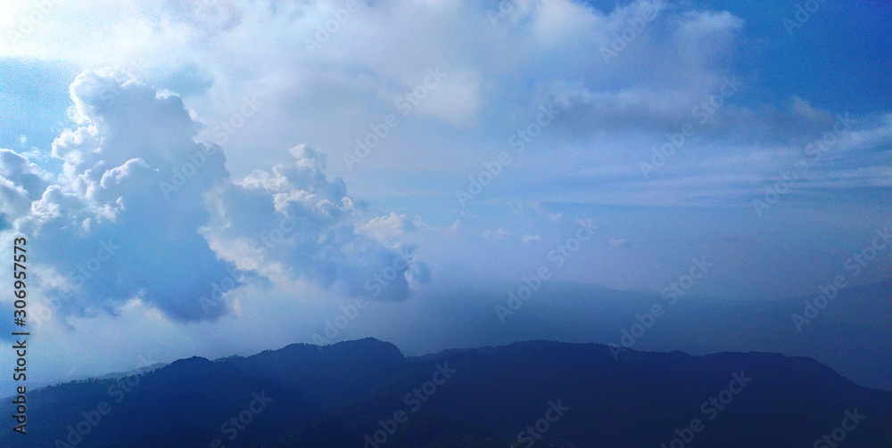 Naklejka premium mountain with blue sky
