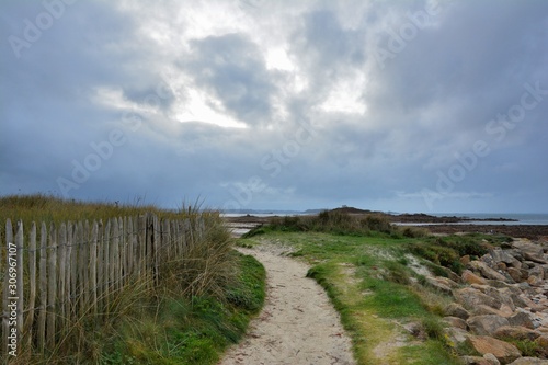 Fototapeta Naklejka Na Ścianę i Meble -  Beautiful path on the coastline of brittany in France