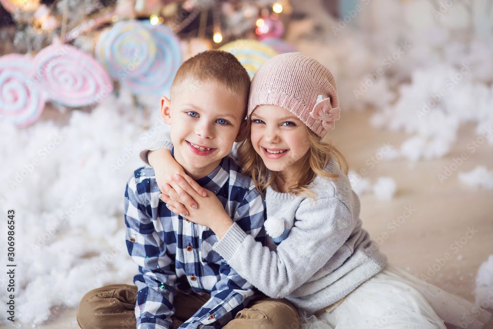 Obraz premium brother and sister 6-7-8 years old, happy children, bright colors