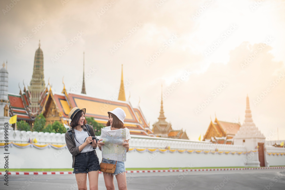 Fototapeta premium Young Asian travel girls are enjoying with beautiful place in Bangkok, Thailand