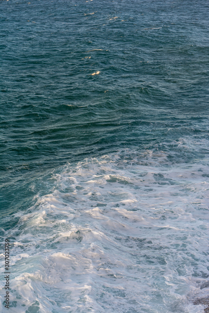 Obraz premium Fresh wave of sea in the mediterranean