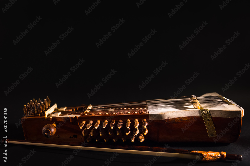 Sarangi, Instrumento Musical Clásico Tradicional De La India Y Paquistan  Foto De Stock Adobe Stock | sptc.edu.bd