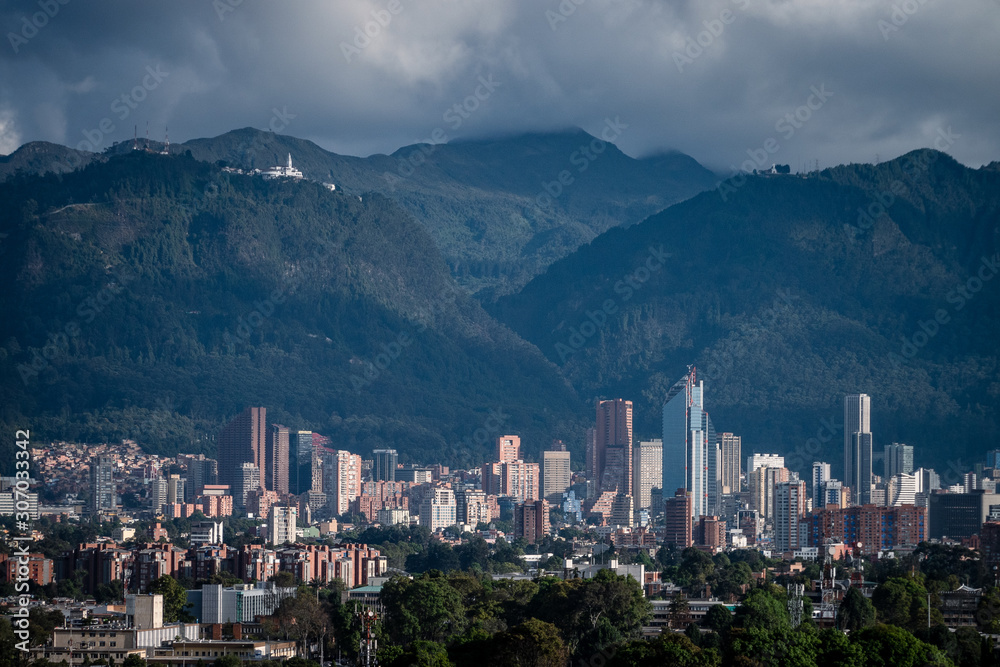 Cerros occidentales de Bogotá Colombia, centro de la ciudad de Bogotá