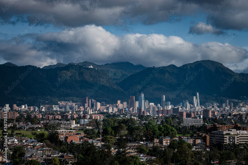 Cerros occidentales de Bogotá Colombia, centro de la ciudad de Bogotá