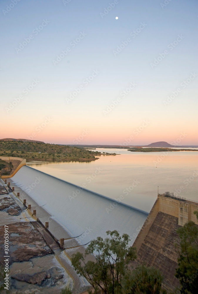 Fototapeta Burdekin Dam on lake Dalrymple central Queensland, Australia.