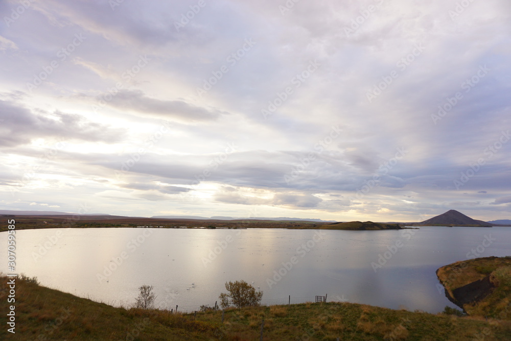 Obraz premium 空と湖と夕日