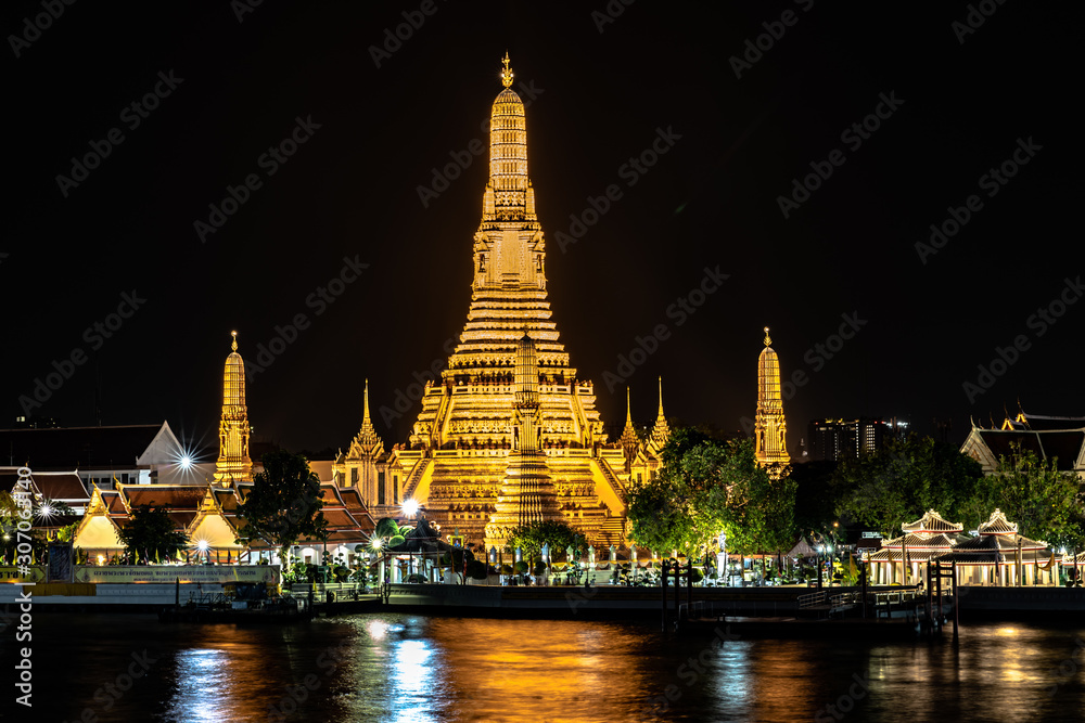 wat arun in bangkok