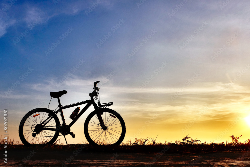 silhouete bicycle with beautiful sunset or sunrise sky