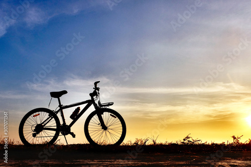 silhouete bicycle with beautiful sunset or sunrise sky