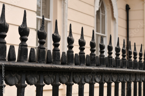 Obraz na płótnie wrought iron fence at victorian building in London w salonie
