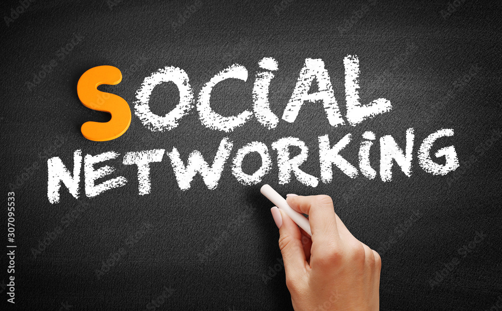Fototapeta premium Social Networking text on blackboard, concept background