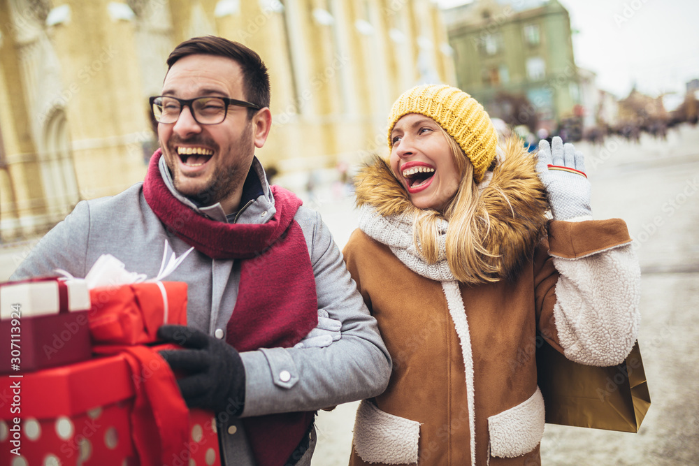 Fototapeta premium Young couple doing Christmas shopping in the city