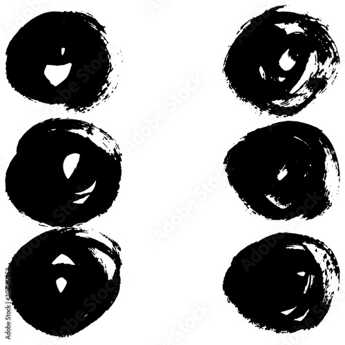 Hand drawn circle brush sketch set. Vector circular grunge doodle round circles for message note mark design element. Brush smear stain texture. Banners, Logos, Icons, Labels and Badges. Vector