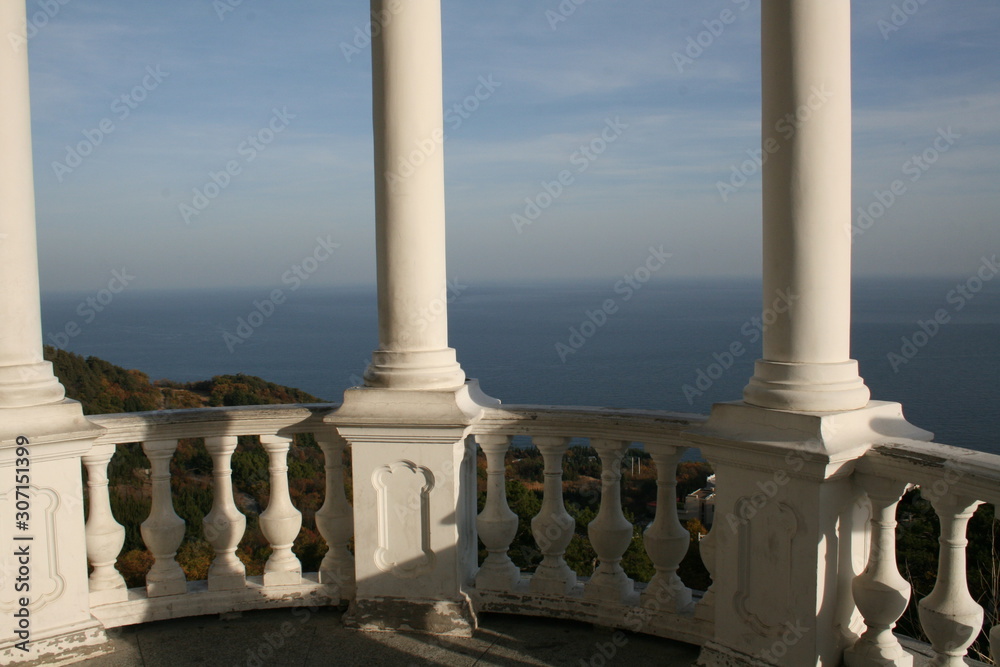 Fototapeta premium rotunda columns against the blue sky