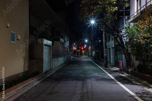 【東京都台東区】夜の街の道路