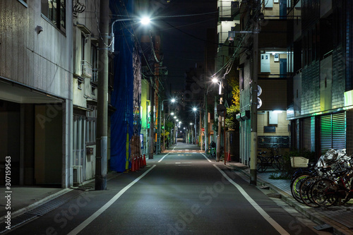 【東京都台東区】夜の街の道路