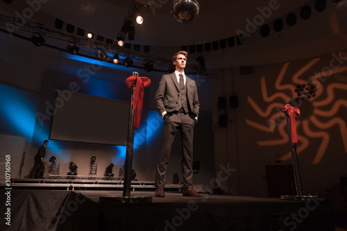 Obraz na płótnie male model showing off business suit during fashion show w salonie