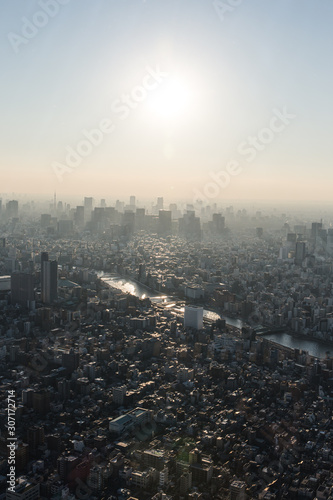 薄靄の中の都市