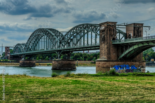 Köln Südbrücke Eisenbahnbrücke © Richard Kleu