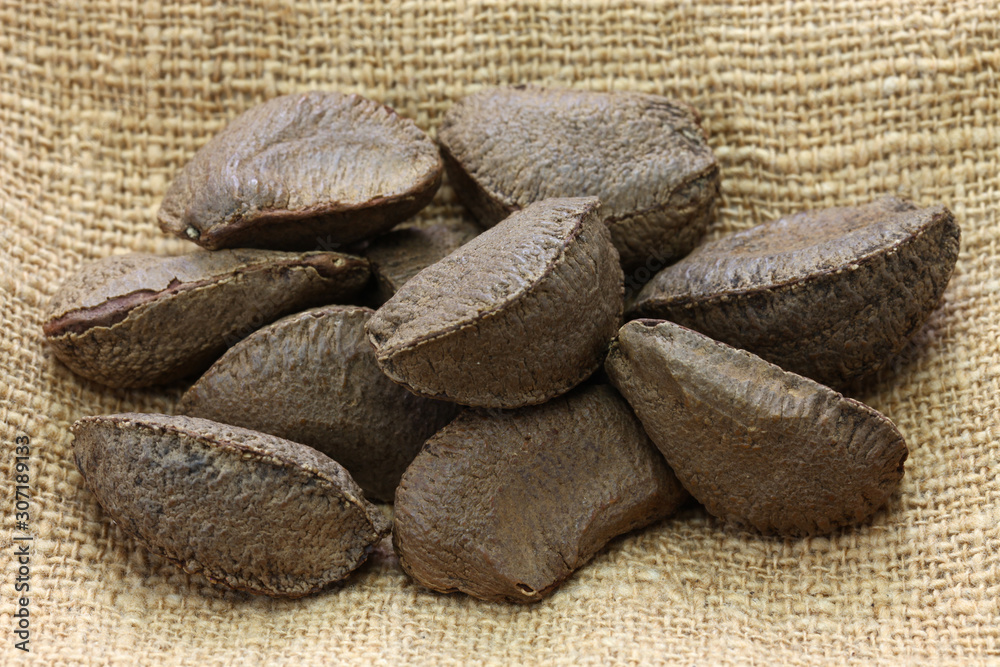 brazil nuts in shell