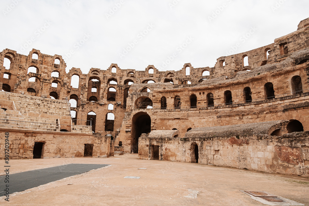ruinas del anfiteatro romano de El Jem, Túnez. 