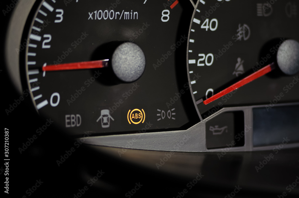 Ταπετσαρία The ABS sensor lights up orange in the car dashboard.