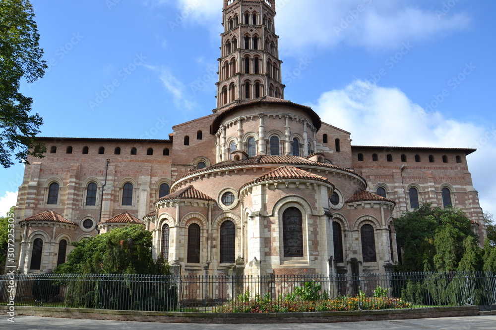 Basilica of Saint-Sernin in Toulouse from the East: Romanesque altar and bell tower