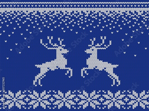 Knitted pattern for winter holidays. Reindeers, snowflakes, snowfall. Seamless Сhristmas ornament.