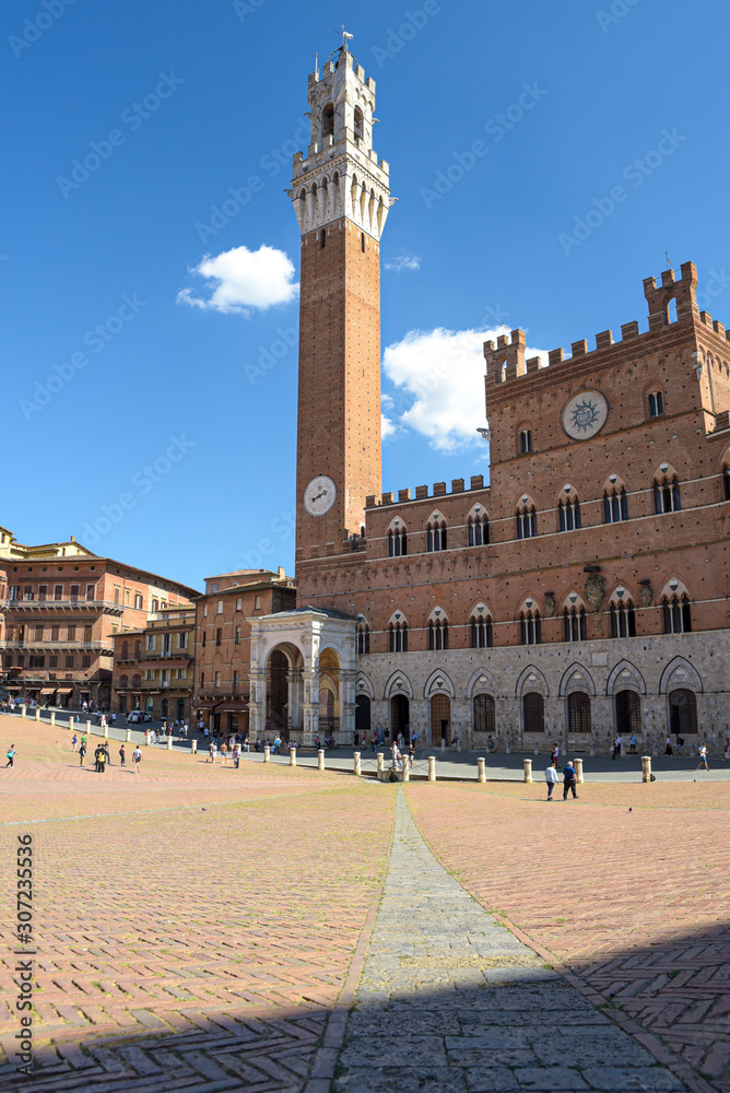 Fototapeta premium Siena, public palace (town hall) in the Piazza del Campo