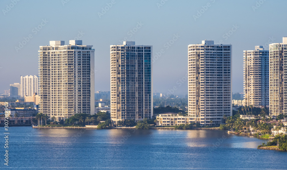 Fototapeta premium Flight over the Atlantic Coast of South Florida
