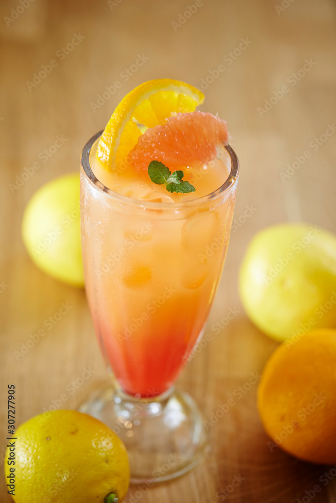 Lemon and pink grapefruit juice Lemon and pink grapefruit juice