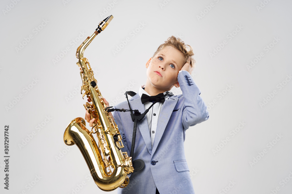 Fototapeta premium man playing the saxophone