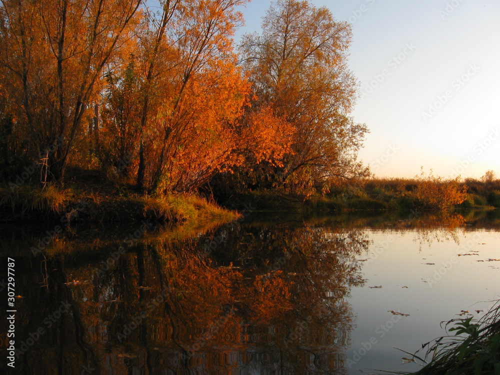 Obraz premium beautiful landscape with autumn sunset and clouds