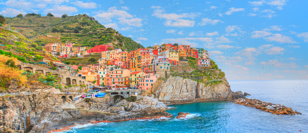 Beautiful colorful cityscape on the mountains over Mediterranean sea  Europe  Cinque Terre - obrazy, fototapety, plakaty 