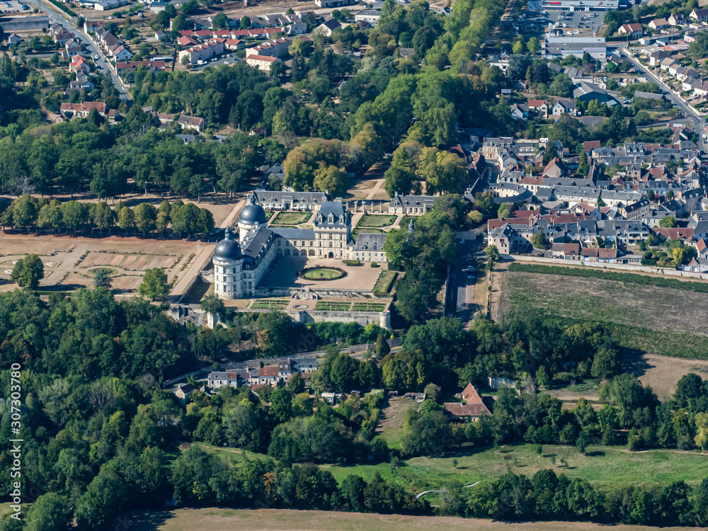 vue aérienne du château de Valençay dans l'Indre en France