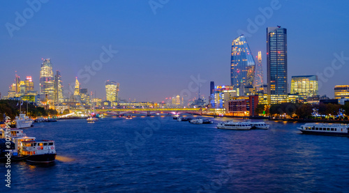 London skyline at night © Emel