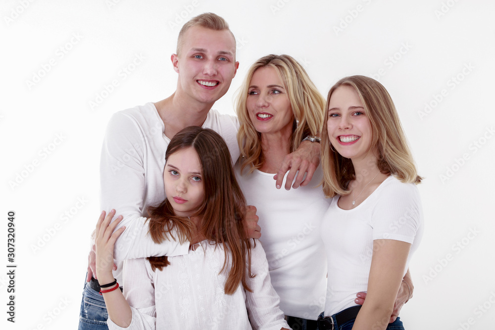 Familien Porträt mit Mutter und Ihre jugendichen Kinder Familien Porträt mit Mutter und Ihre jugendichen Kinder