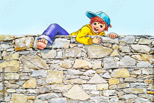 Junge Teenager klettert barfuß über Mauer Feldsteine blauer Himmel Sommer Schirmmütze Basecap lächeln Lachen lustig Freude Neugier Vorlage Erkundung erkunden entdecken forschen herausfinden Freizeit