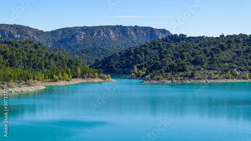 Fototapeta Naklejka Na Ścianę i Meble -  Lac en Provence