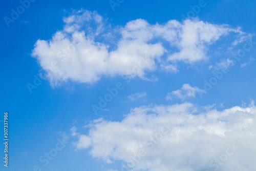 Blue sky with clouds © Arturo Limón