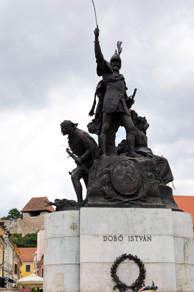 Dobo Istvan monument