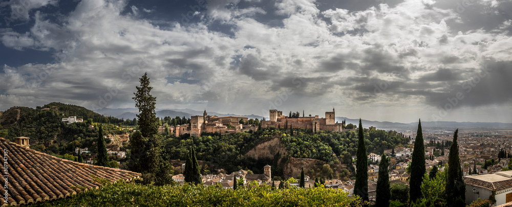 Naklejka premium Panoramic view of the Alhambra (north side), Nazaries Palaces, Alcazaba and Generalife. Taken from the Albaicín hill district, Granada, Andalusia, Spain.