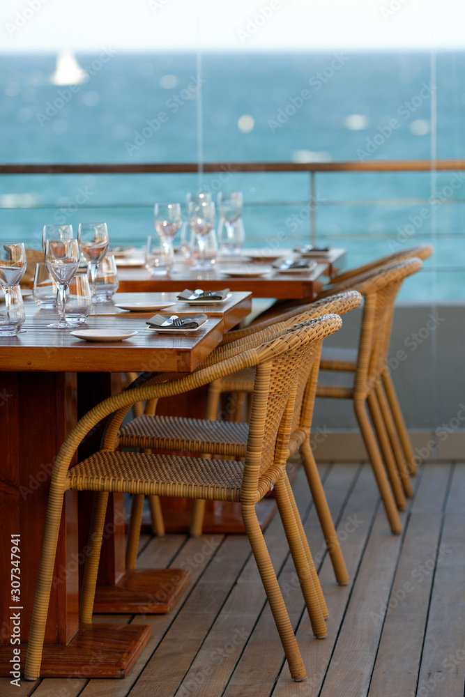 Terrasse restaurant en bord de mer