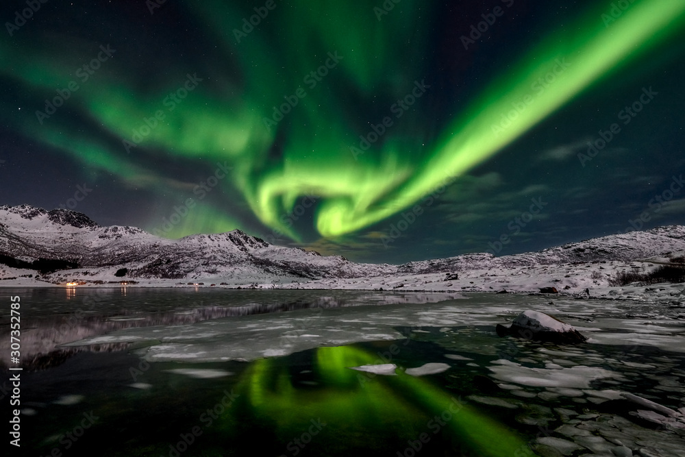 The northern lights, Norway, the Lofoten islands around the town of Nussfiord
