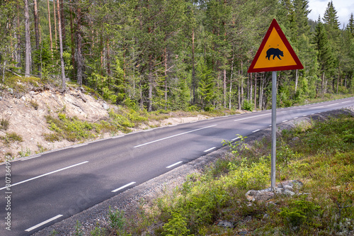 Fotografie Vägskylt varning för björn