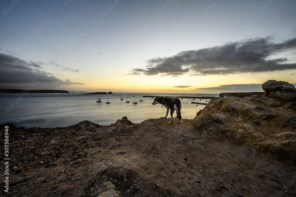 Sonnenaufgang am Hafen von Sagres Sonnenaufgang am Hafen von Sagres