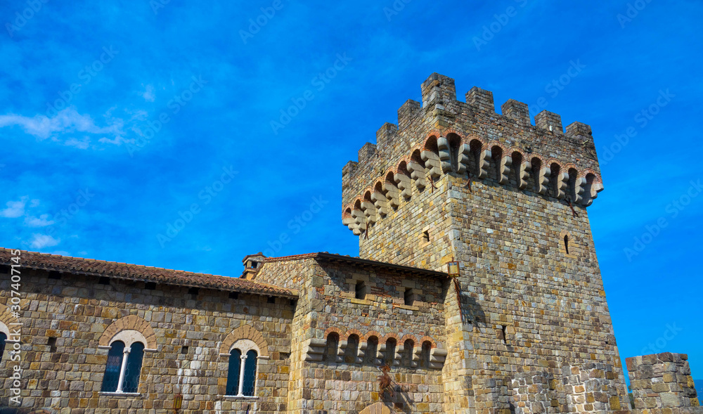 Mittelalterliches inspiriertes toskanisches Schloss und Weinkellerei in weltberühmtem Napa Valley, Kalifornien