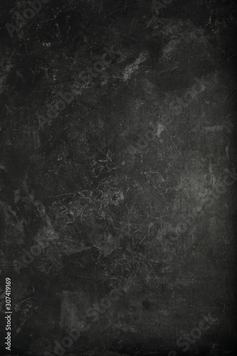 Ciemny nastrojowy czarny z szarą teksturą betonu lub tłem. Z miejscem na tekst i obraz