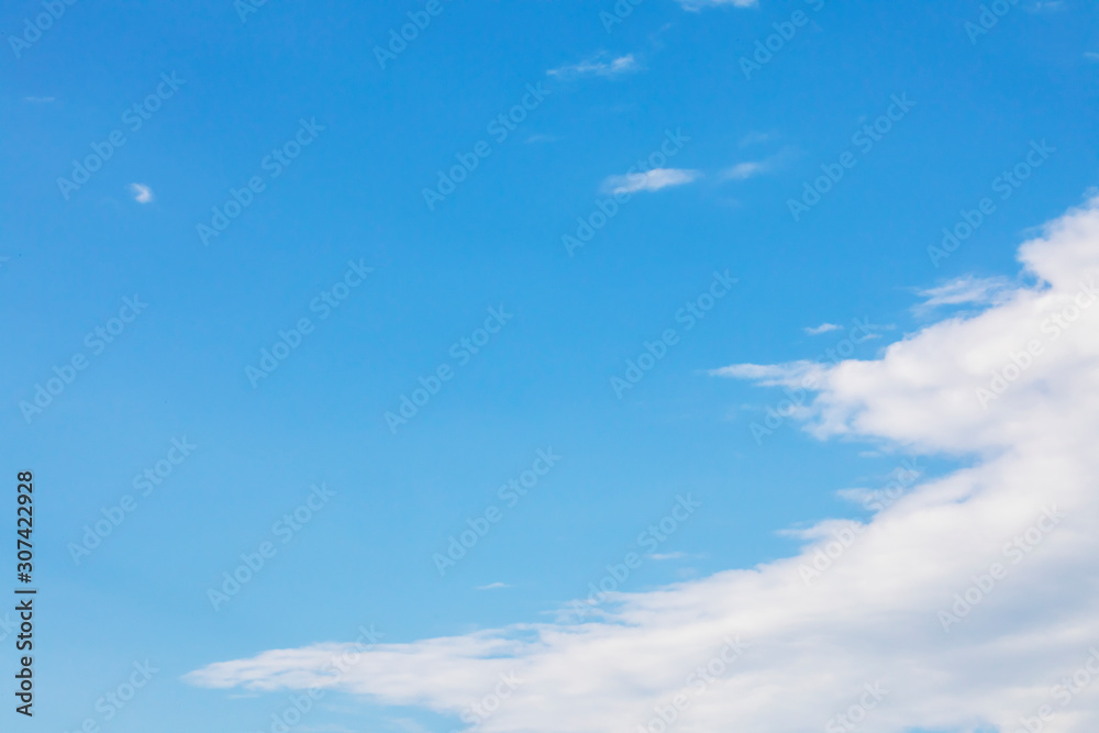Obraz premium Blue sky background and white clouds soft focus, and copy space